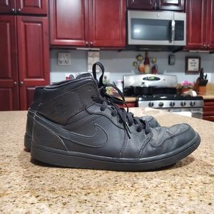 Nike Air Jordan 1 Mid Triple Black